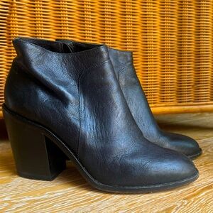 Ankle boots only worn a couple of times. Excellent condition.